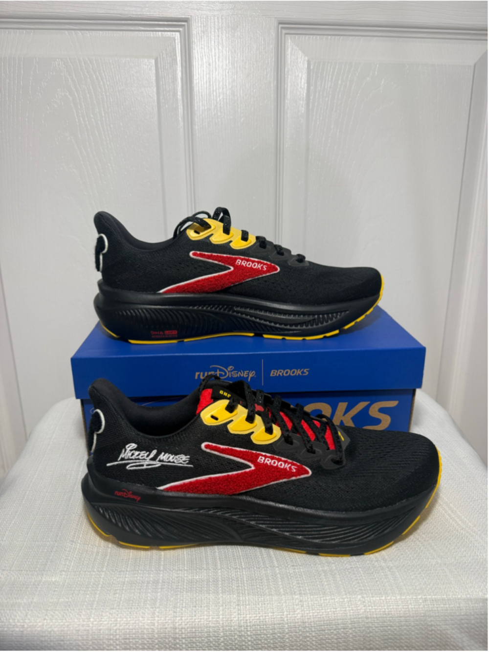 Women's Brooks Ghost 17 Mickey Mouse Sneakers Black Red Size 9 NWT